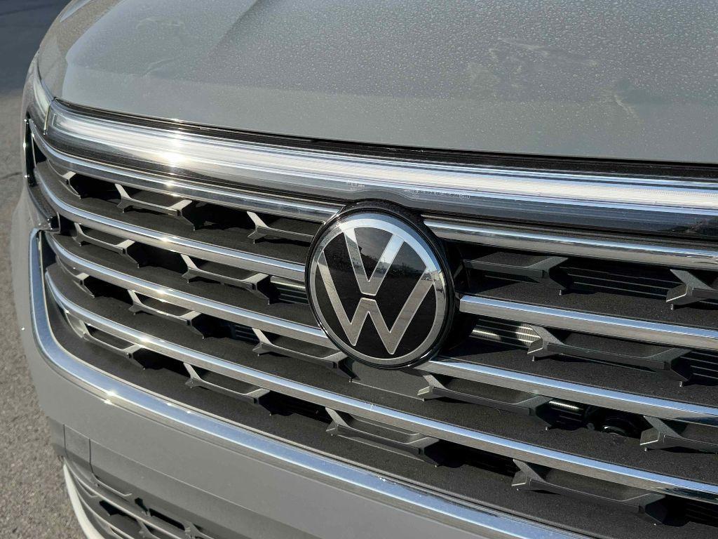 new 2025 Volkswagen Atlas car, priced at $44,601