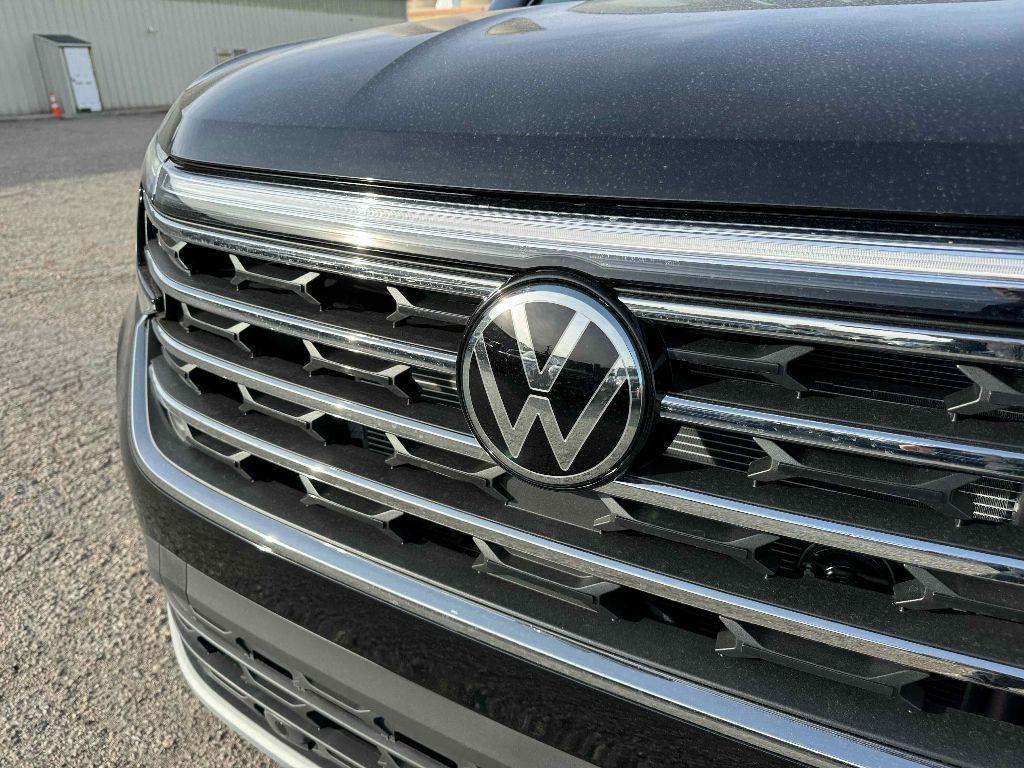 new 2025 Volkswagen Atlas car, priced at $44,081