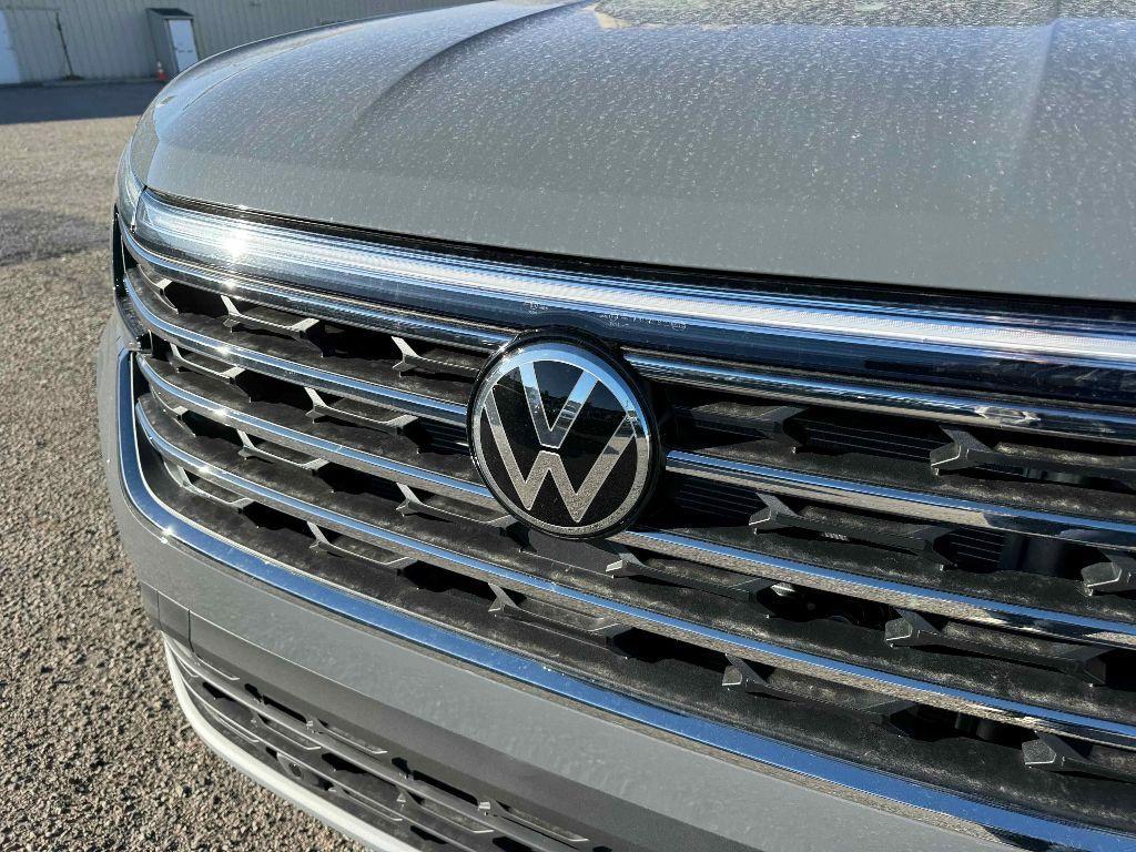 new 2025 Volkswagen Atlas car, priced at $43,771