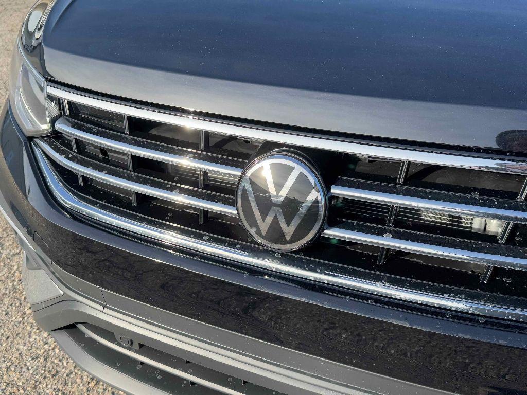 new 2024 Volkswagen Tiguan car, priced at $31,413