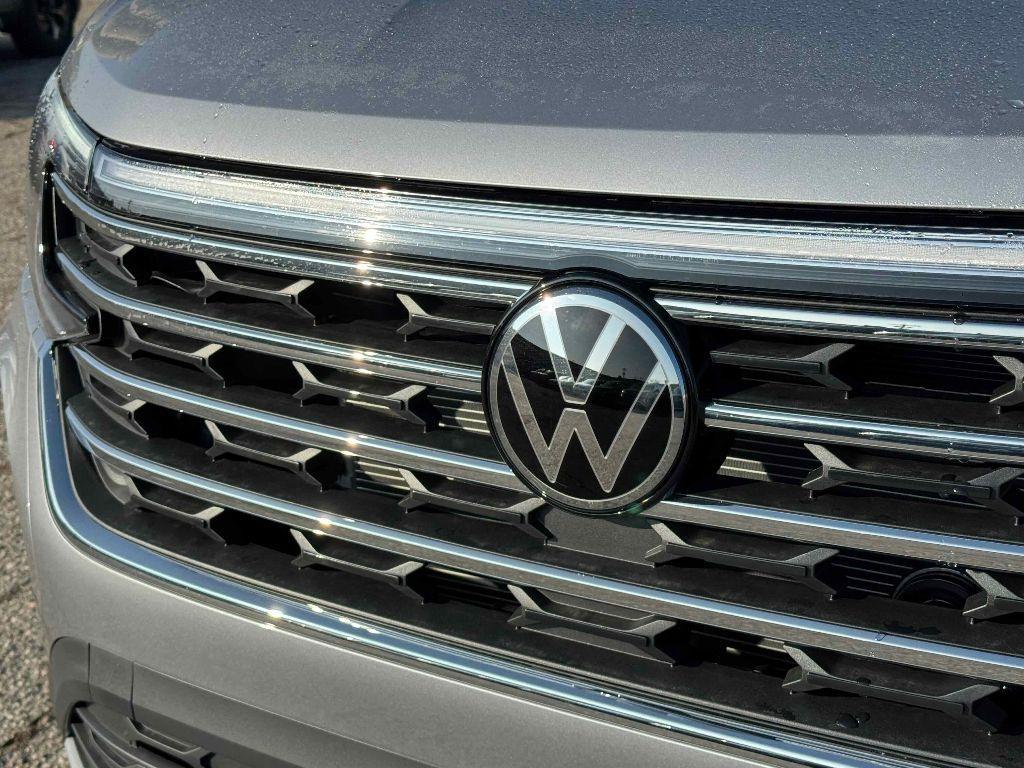 new 2025 Volkswagen Atlas car, priced at $42,798