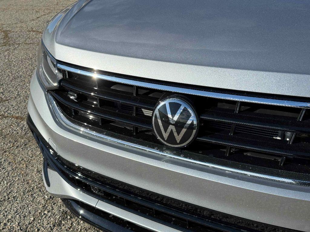 new 2024 Volkswagen Tiguan car, priced at $34,589