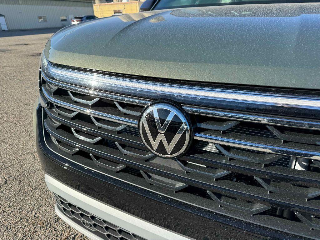 new 2025 Volkswagen Atlas car, priced at $46,111