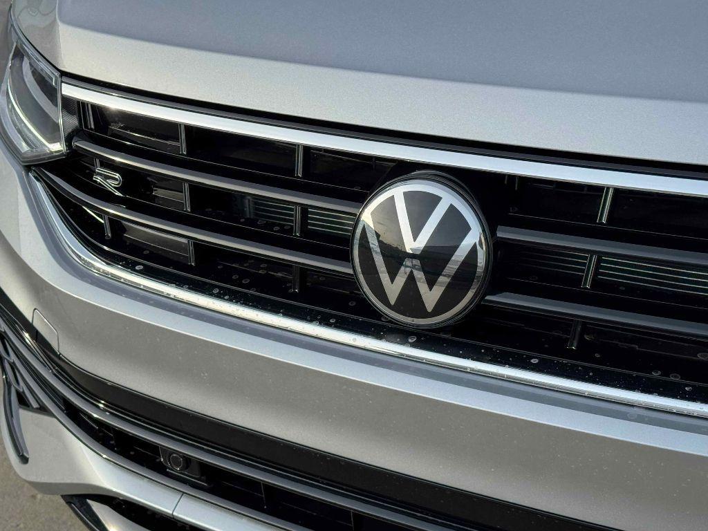 new 2024 Volkswagen Tiguan car, priced at $33,989