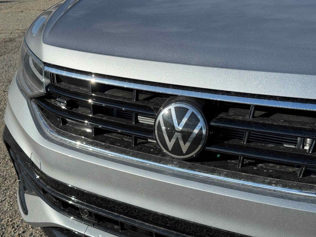 new 2024 Volkswagen Tiguan car, priced at $33,989