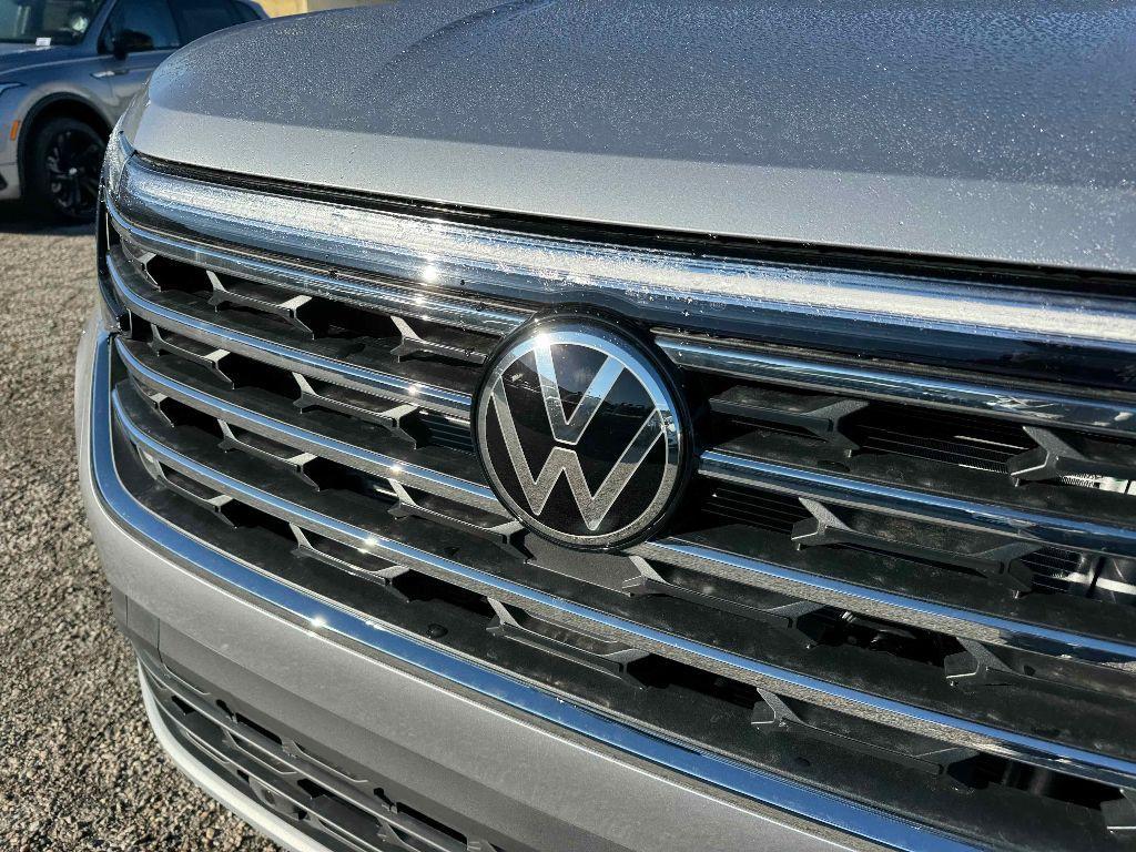 new 2025 Volkswagen Atlas car, priced at $45,090