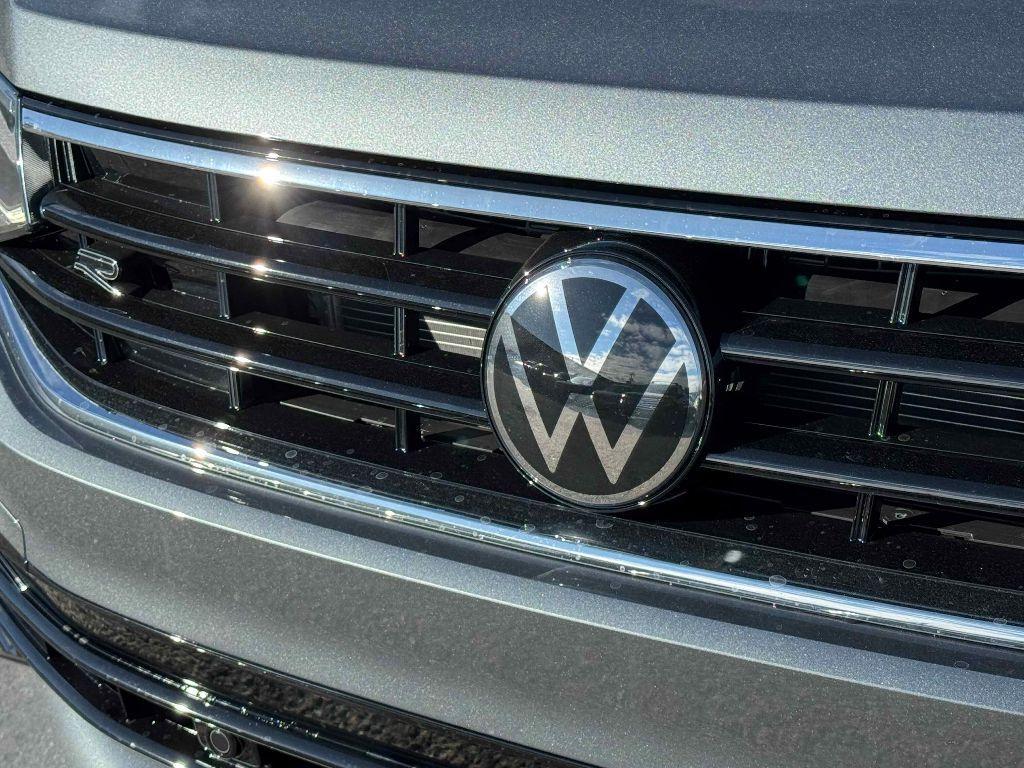 new 2024 Volkswagen Tiguan car, priced at $34,177