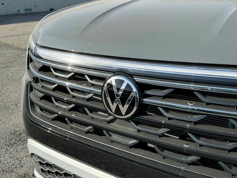 new 2025 Volkswagen Atlas car, priced at $49,346