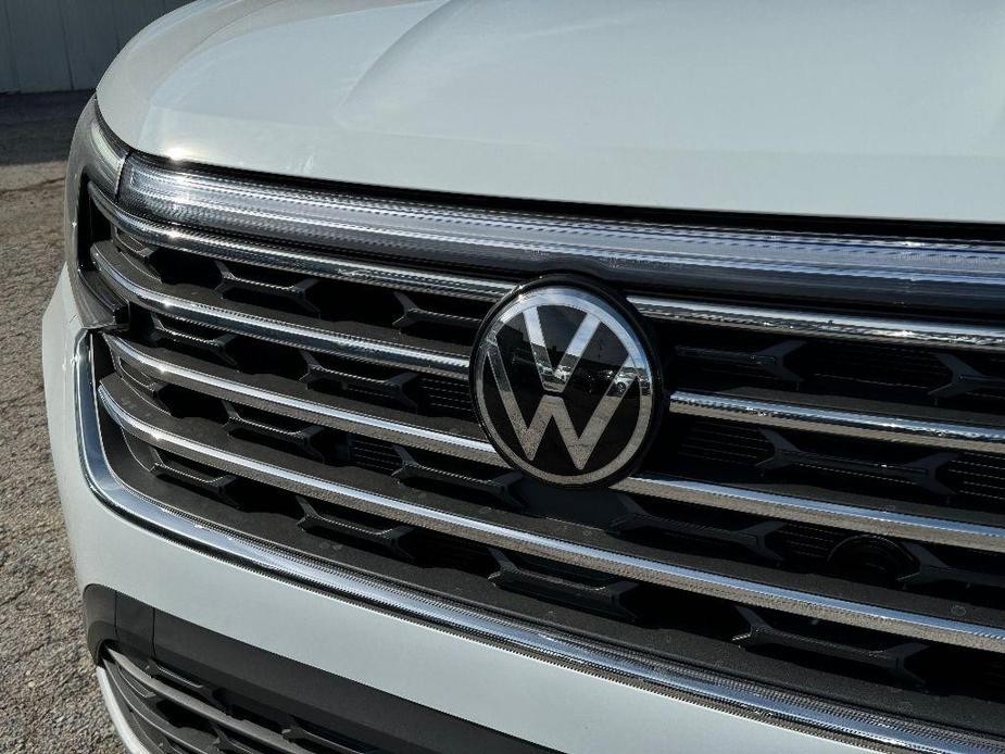 new 2024 Volkswagen Atlas car, priced at $42,007