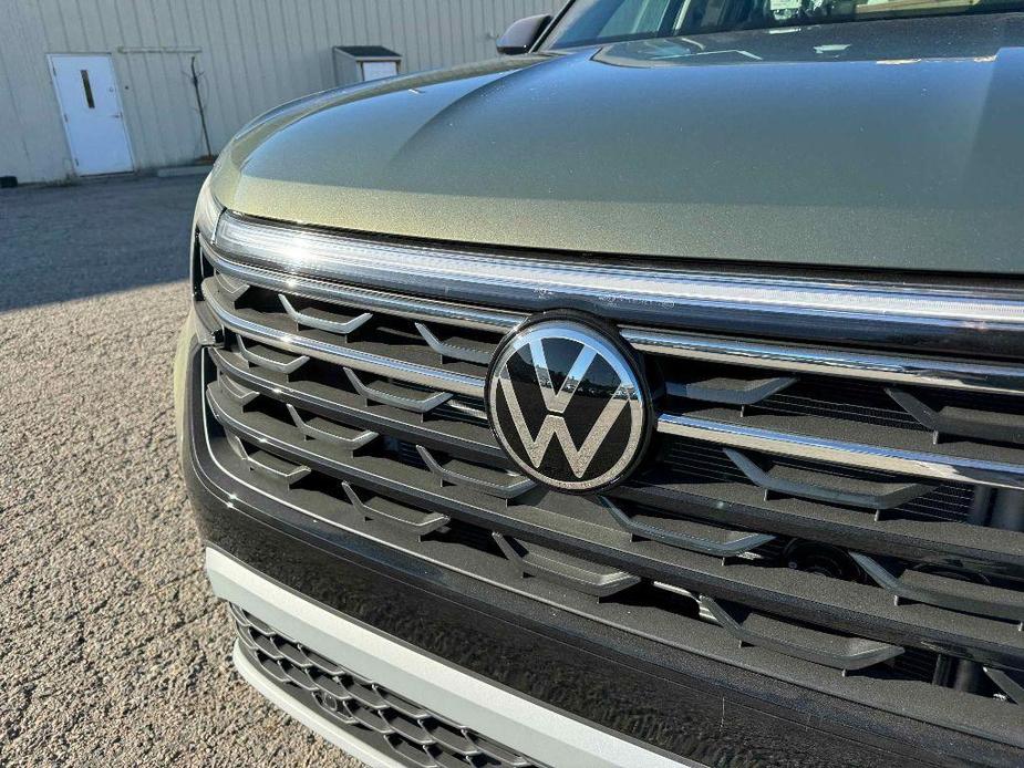 new 2025 Volkswagen Atlas car, priced at $49,756