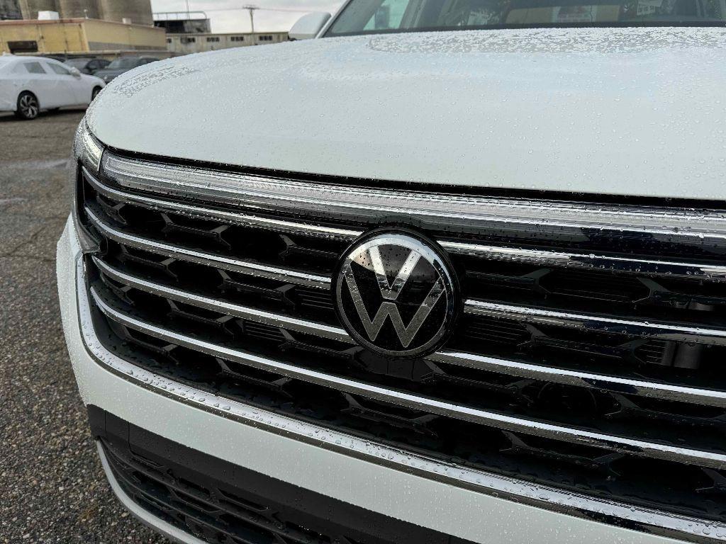 new 2025 Volkswagen Atlas car, priced at $44,342