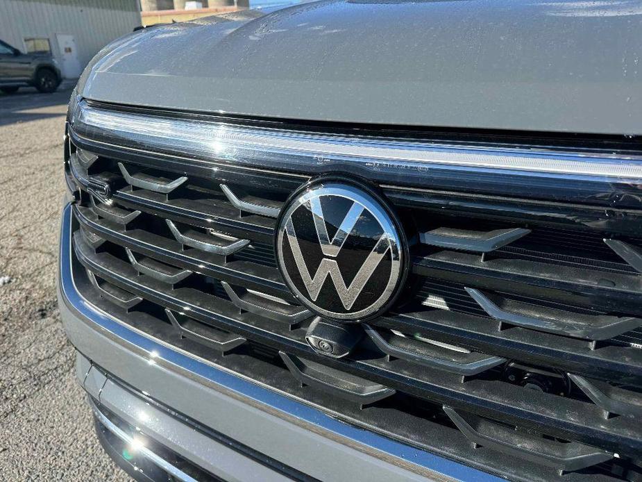 new 2025 Volkswagen Atlas car, priced at $53,017