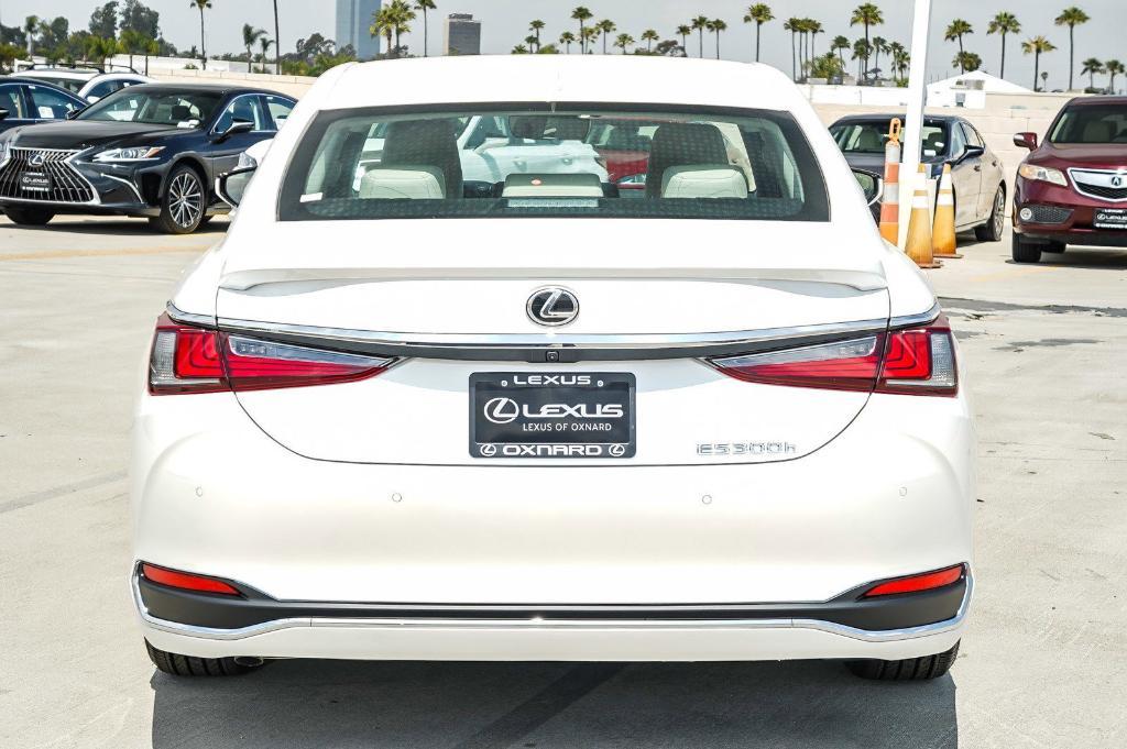 new 2025 Lexus ES 300h car, priced at $47,923