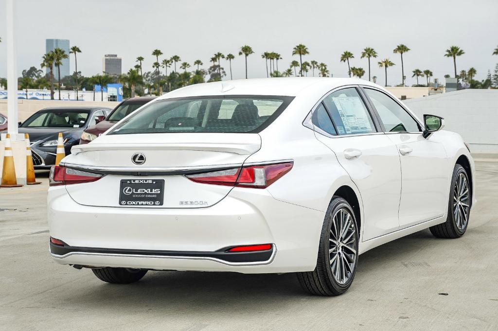 new 2025 Lexus ES 300h car, priced at $46,253