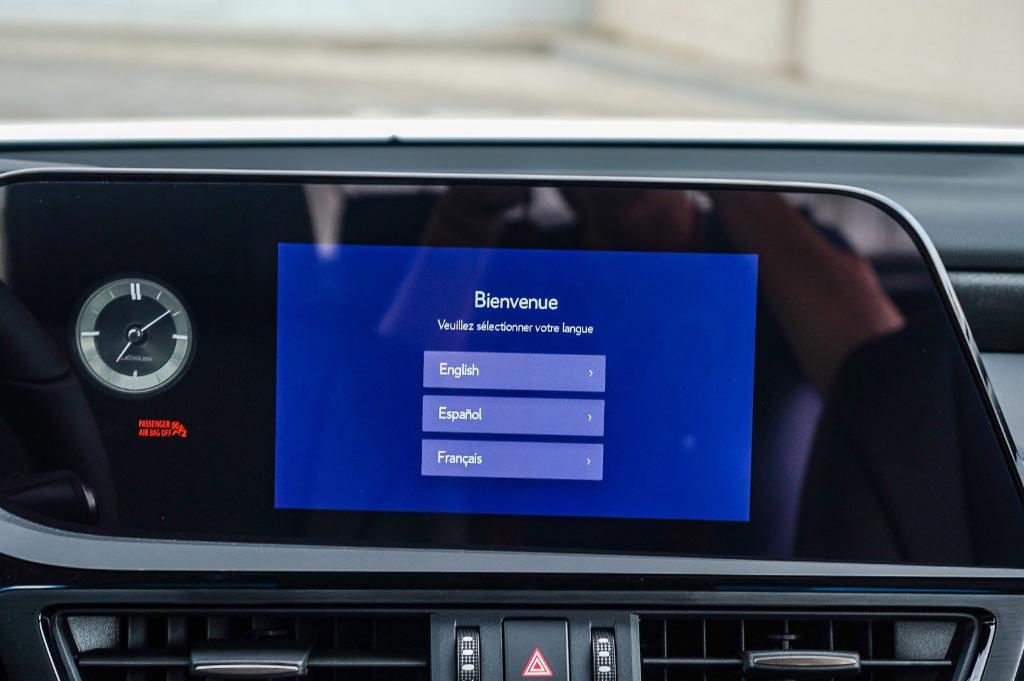 new 2025 Lexus ES 300h car, priced at $46,253
