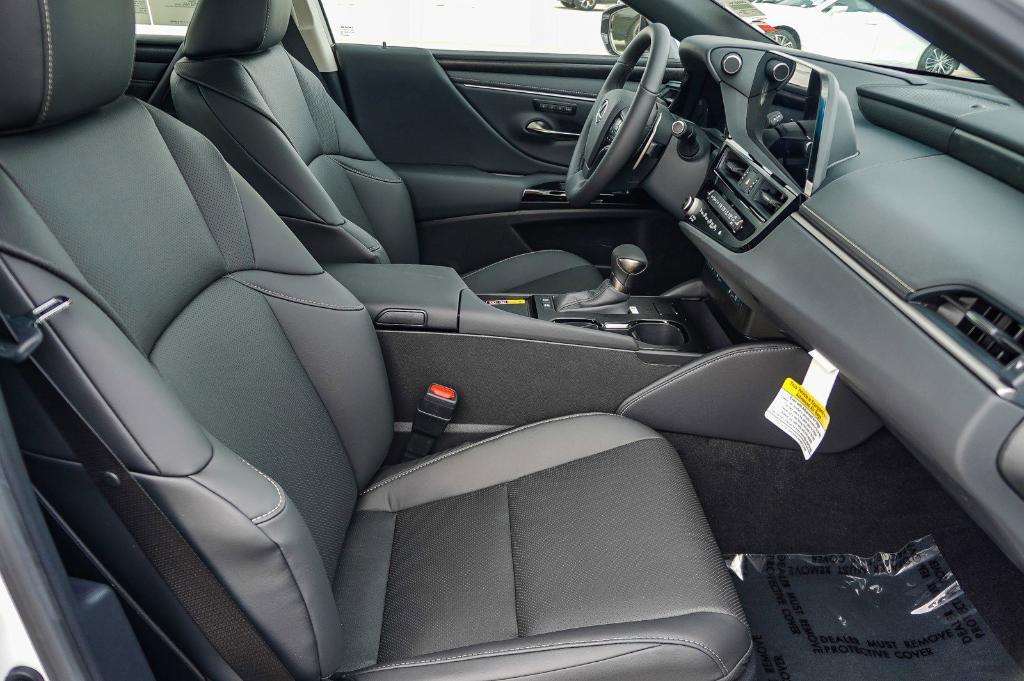 new 2025 Lexus ES 300h car, priced at $46,253