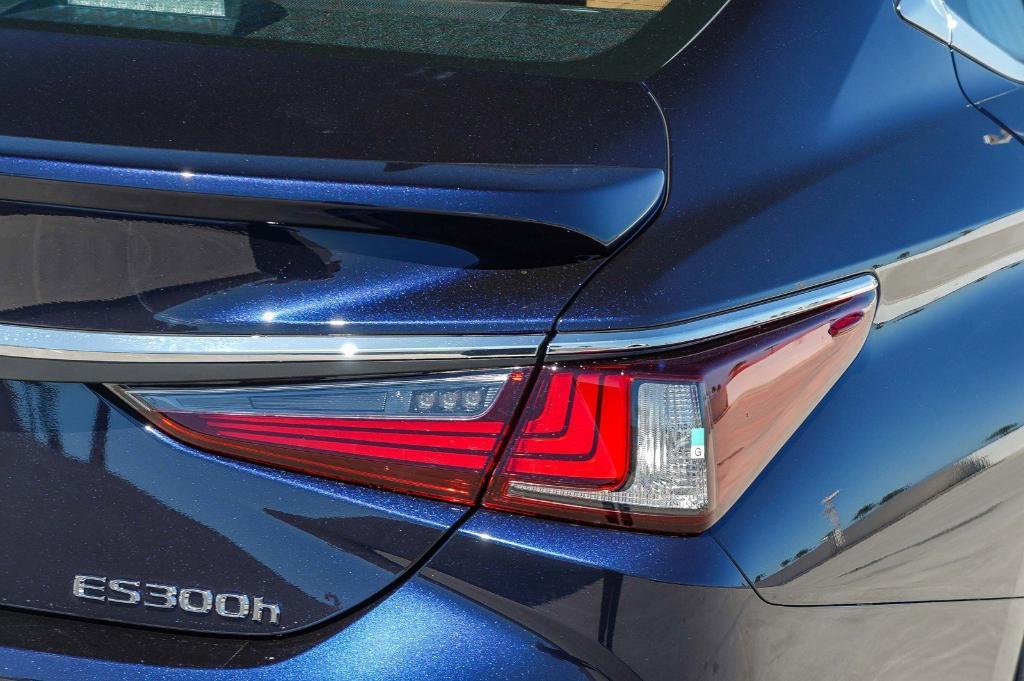 new 2025 Lexus ES 300h car, priced at $56,204