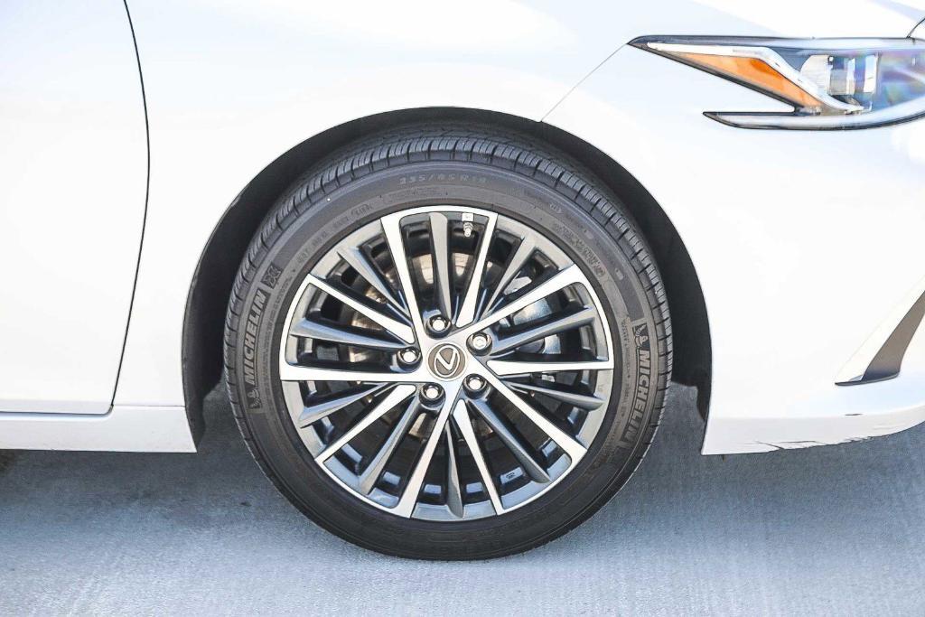 used 2025 Lexus ES 300h car, priced at $42,995