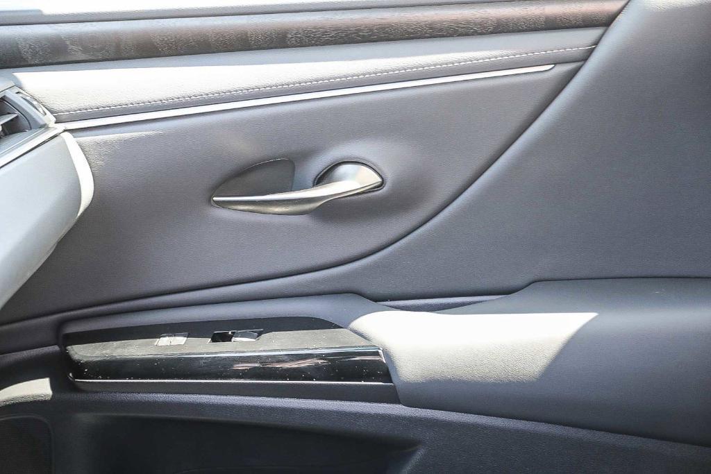 used 2025 Lexus ES 300h car, priced at $42,995