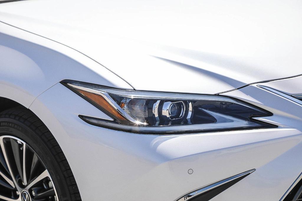 used 2025 Lexus ES 300h car, priced at $42,995