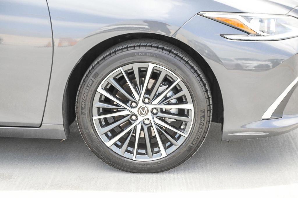 used 2025 Lexus ES 300h car, priced at $44,995