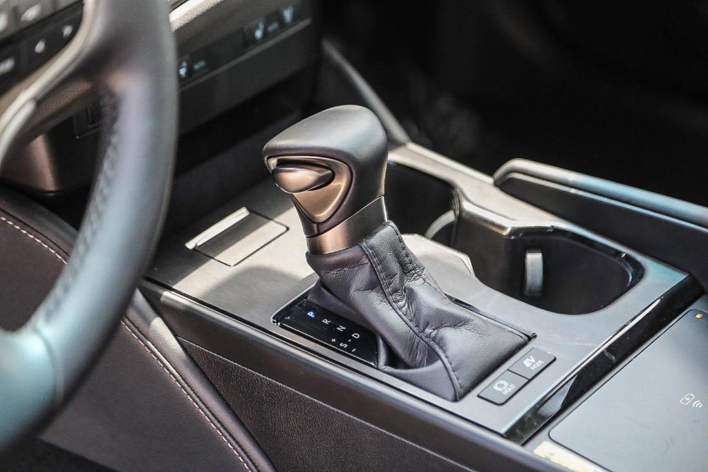 used 2025 Lexus ES 300h car, priced at $44,995