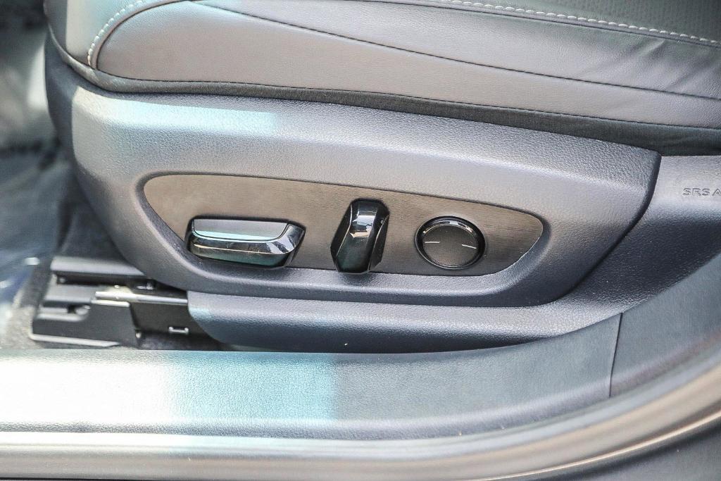 used 2025 Lexus ES 300h car, priced at $44,995