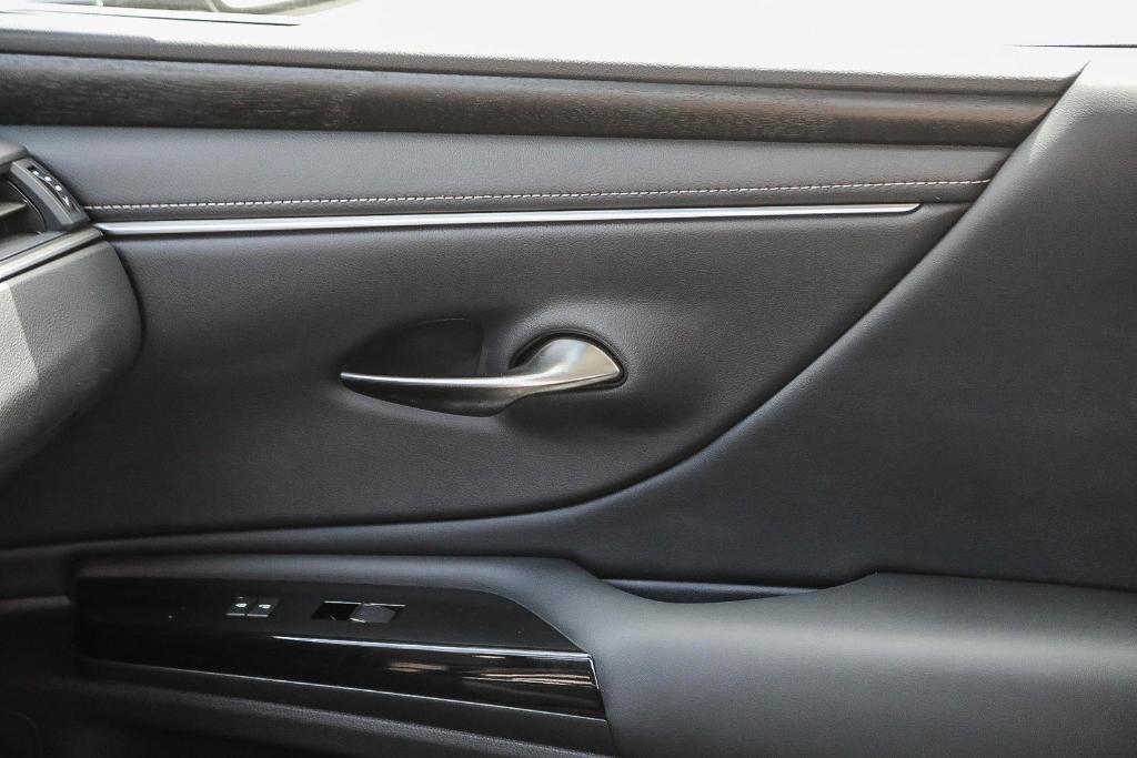 used 2025 Lexus ES 300h car, priced at $44,995