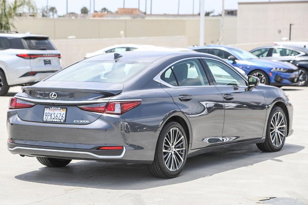 used 2025 Lexus ES 300h car, priced at $44,995