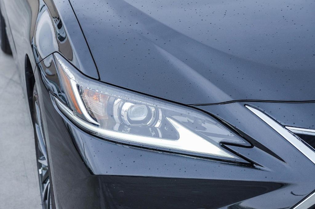 new 2025 Lexus ES 300h car, priced at $48,150