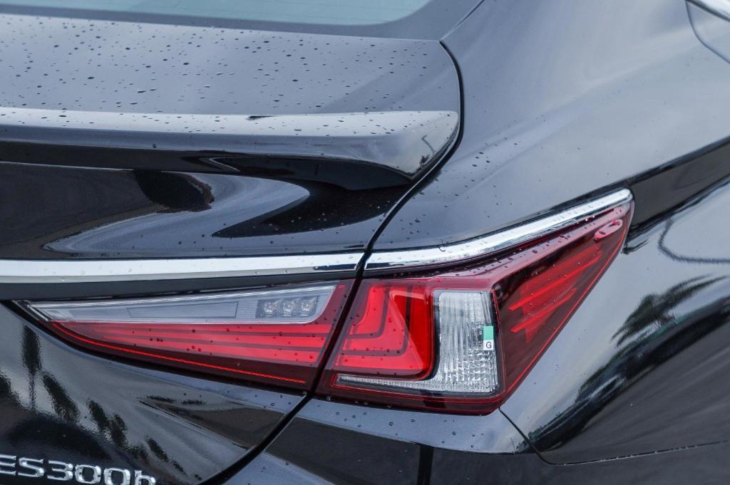 new 2025 Lexus ES 300h car, priced at $48,150
