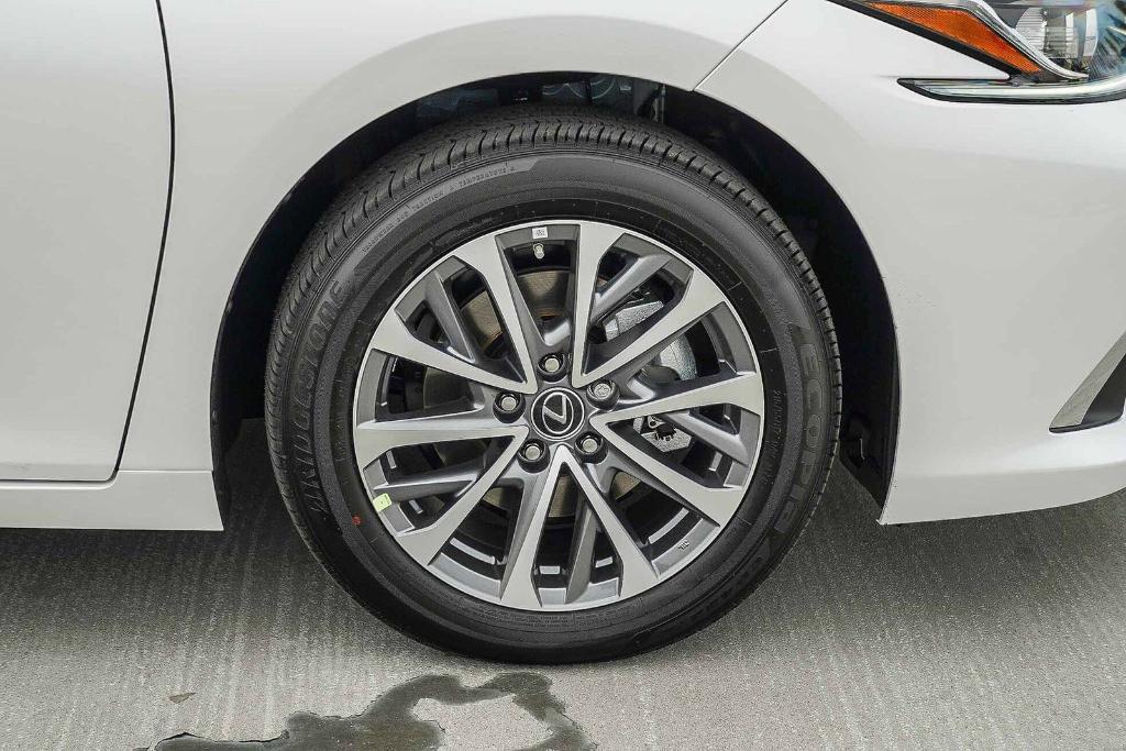 new 2025 Lexus ES 350 car, priced at $42,123