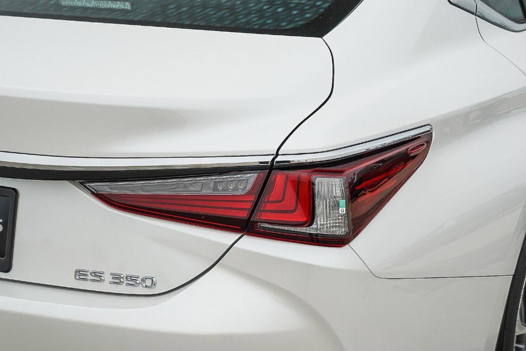 new 2025 Lexus ES 350 car, priced at $42,123