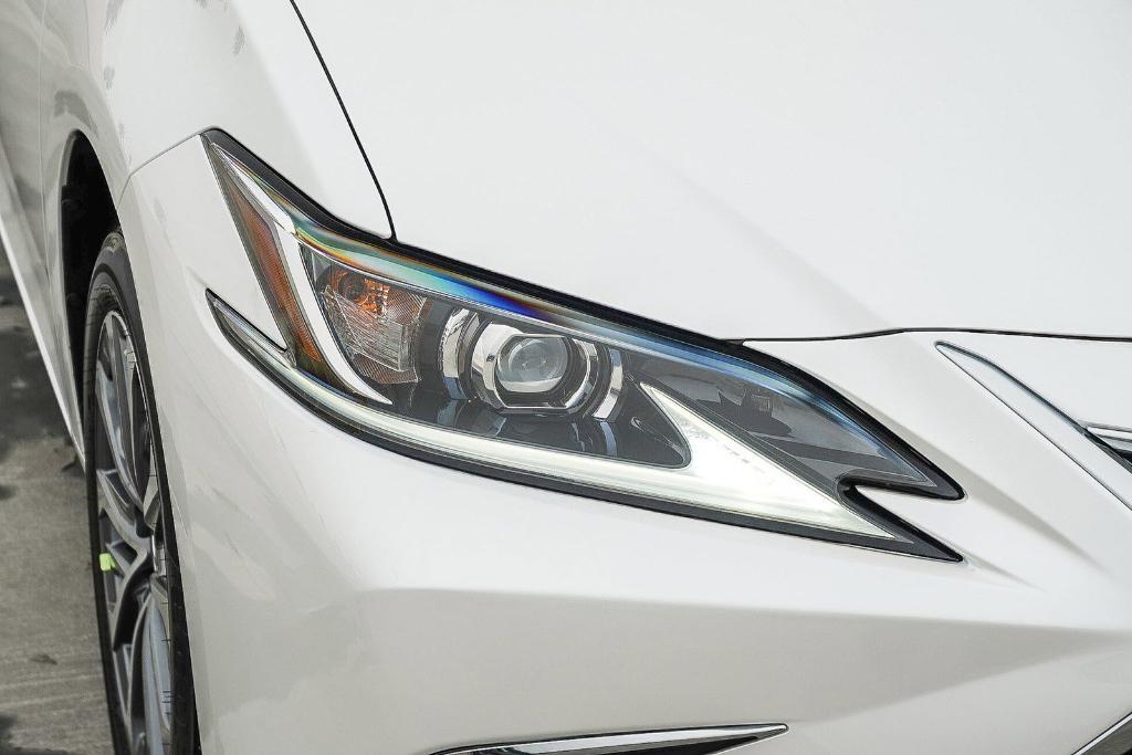 new 2025 Lexus ES 350 car, priced at $42,123