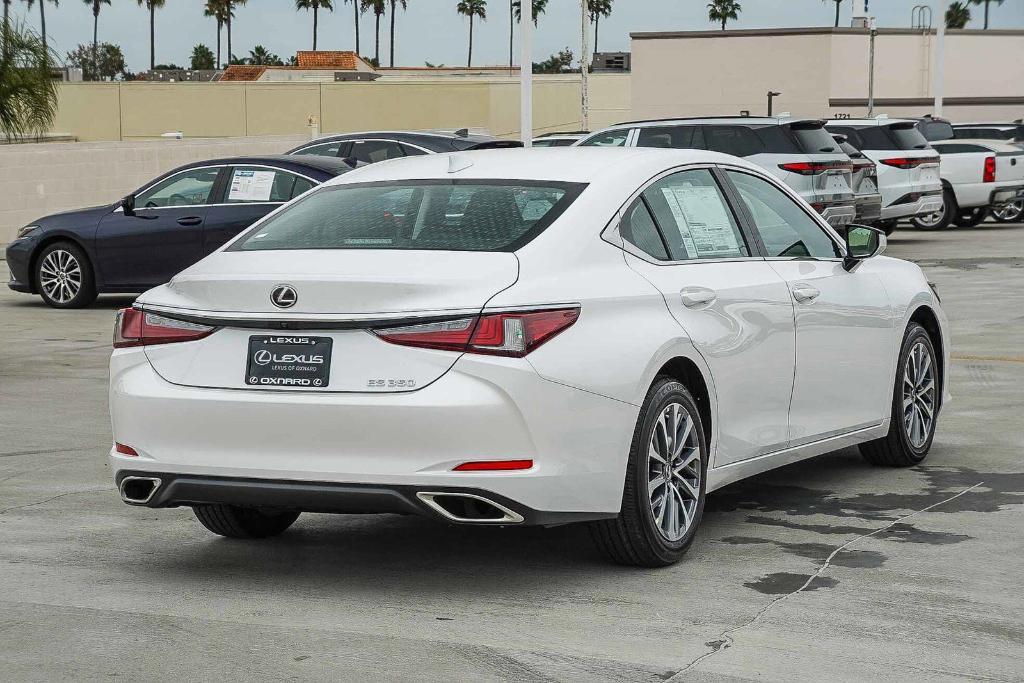 new 2025 Lexus ES 350 car, priced at $42,123