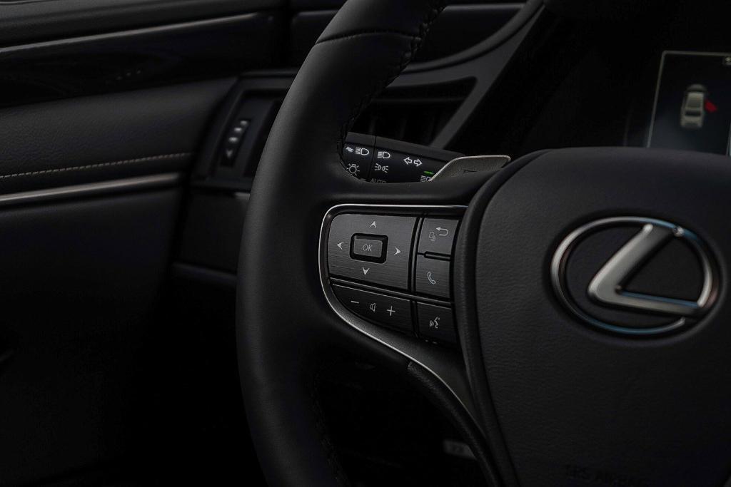 new 2025 Lexus ES 350 car, priced at $42,123