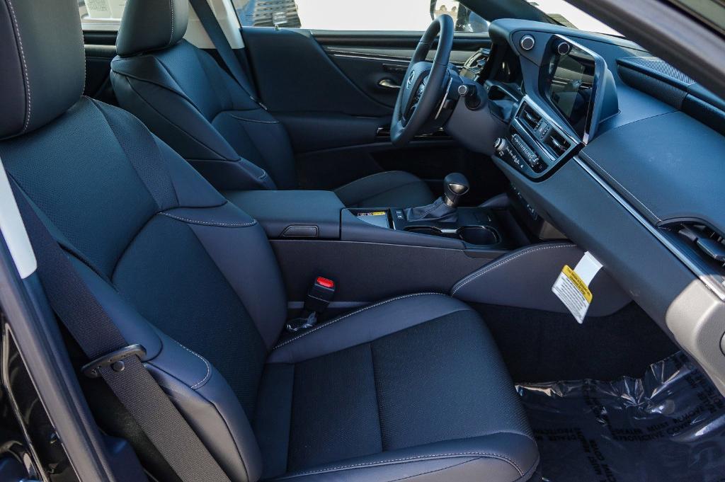 new 2025 Lexus ES 300h car, priced at $46,068