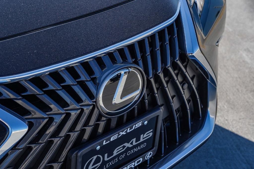 new 2025 Lexus ES 300h car, priced at $46,068