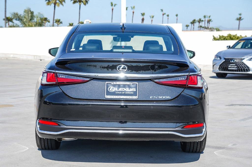 new 2025 Lexus ES 300h car, priced at $46,068