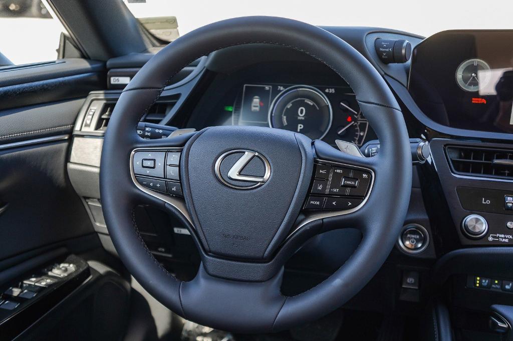 new 2025 Lexus ES 300h car, priced at $46,068