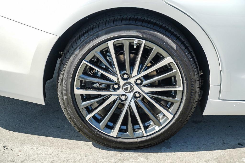 new 2025 Lexus ES 300h car, priced at $47,086