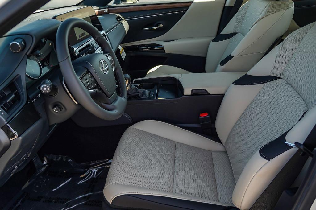 new 2025 Lexus ES 300h car, priced at $47,086