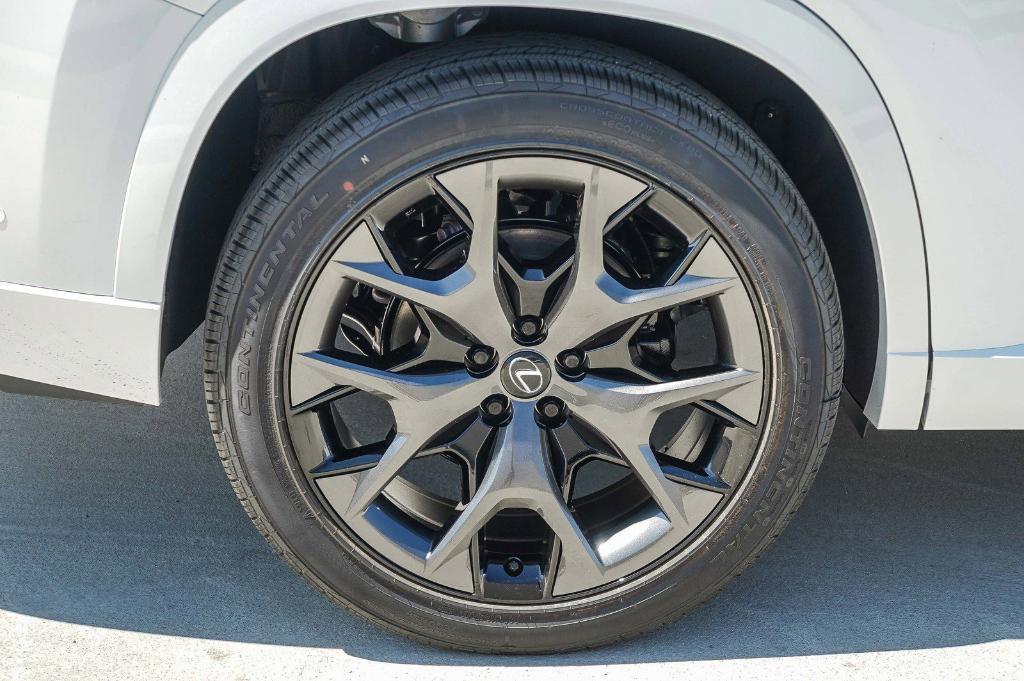 new 2025 Lexus TX 500h car, priced at $74,114