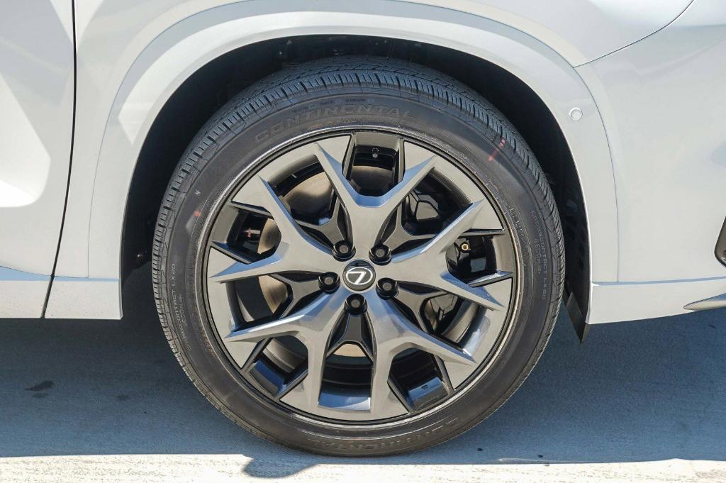 new 2025 Lexus TX 500h car, priced at $74,114