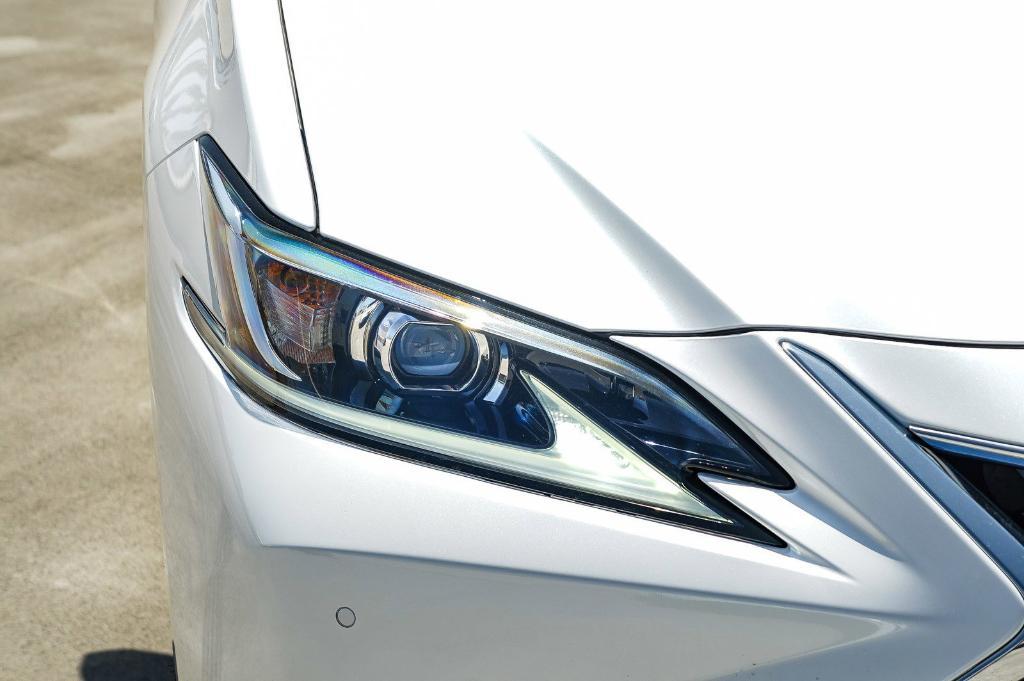 new 2025 Lexus ES 300h car, priced at $49,899