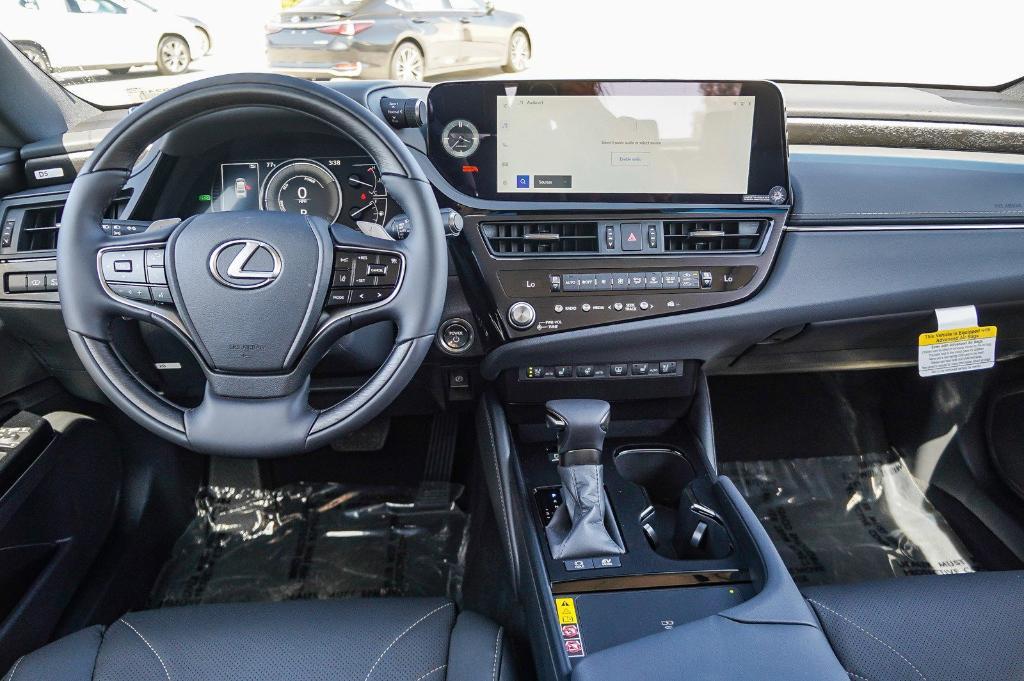 new 2025 Lexus ES 300h car, priced at $52,621