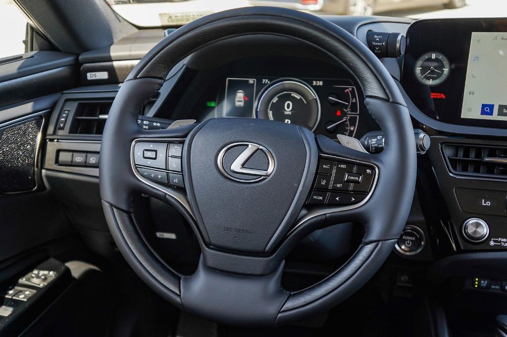 new 2025 Lexus ES 300h car, priced at $52,621