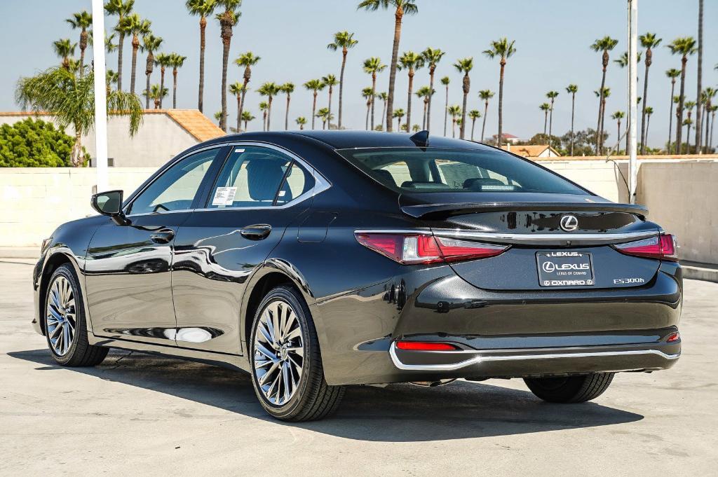 new 2025 Lexus ES 300h car, priced at $52,621