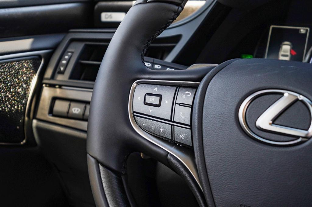 new 2025 Lexus ES 300h car, priced at $52,621