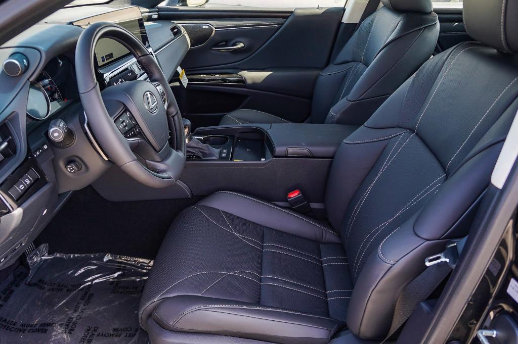 new 2025 Lexus ES 300h car, priced at $52,621